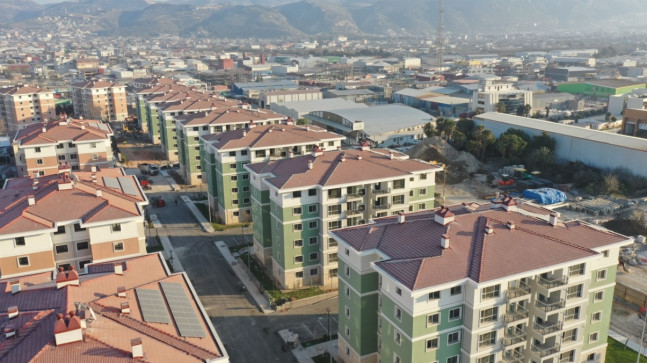 Kahramanmaraş, Hatay ve Osmaniye’de yıkılan bazı sitelerin yerinde depreme dayanıklı yeni binalar yükseldi