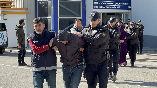 20 BİN DOLARA TÜRKİYE’DEN AVRUPA’YA İNSAN KAÇIRDILAR!