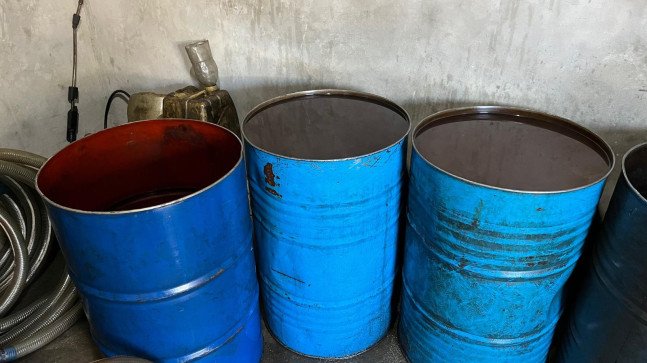 Adana’da bir depoda 1000 litre kaçak akaryakıt ele geçirildi