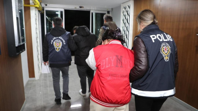 Mersin’de nitelikli dolandırıcılık ve yasa dışı bahis iddiasıyla 3 zanlı tutuklandı