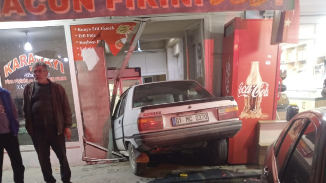 Mersin’de kontrolden çıkan otomobil fırına girdi