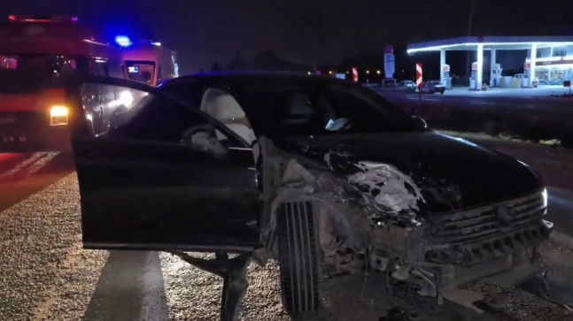 Adana’da iki otomobilin çarpıştığı kazada 2’si ağır 3 kişi yaralandı