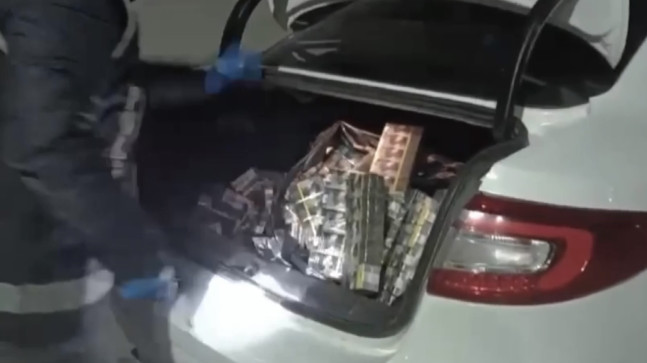 Adana’da kaçak 7 bin 335 paket sigara ile suçtan elde edildiği değerlendirilen 520 bin lira ele geçirildi