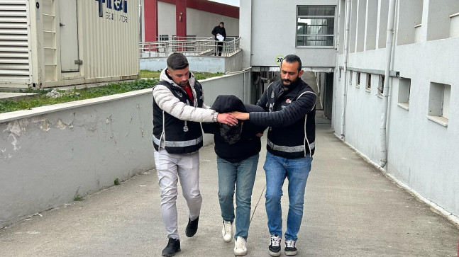 Adana’da bir depoda 28 milyon 150 bin gümrük kaçağı makaron ele geçirildi