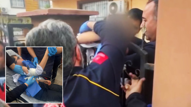 ADANA’DA KOLU DEMİR KORKULUĞA SAPLANAN ÇOCUK İTFAİYE EKİPLERİNCE KURTARILDI