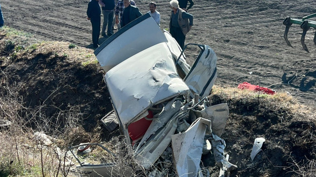 Osmaniye’de iki otomobilin çarpıştığı kazada 3 kişi öldü, 3 kişi yaralandı