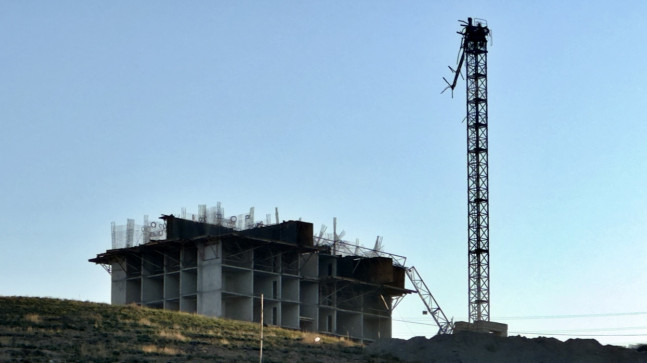 Osmaniye’de kule vincin kopması sonucu zemine düşen operatör hayatını kaybetti