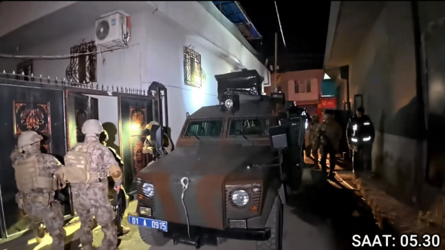 ADANA’DA SİLAHLI SUÇ ÖRGÜTÜNE BÜYÜK OPERASYON: 11 TUTUKLAMA