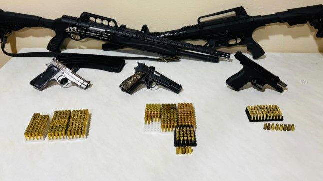 Adana’da bir evde 5 ruhsatsız silah ve 362 mermi ele geçirildi