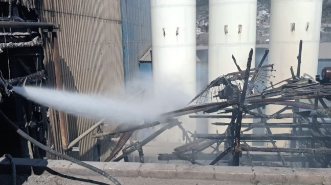 Hatay’da fabrikada çıkan yangında hasar oluştu