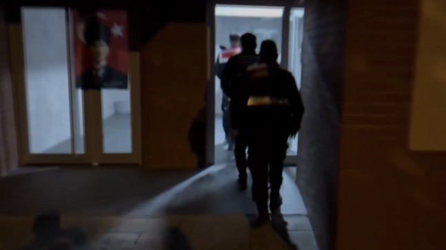 Adana’da, “evde sabun paketleme” ilanıyla vatandaşları dolandıran 5 şüpheli tutuklandı