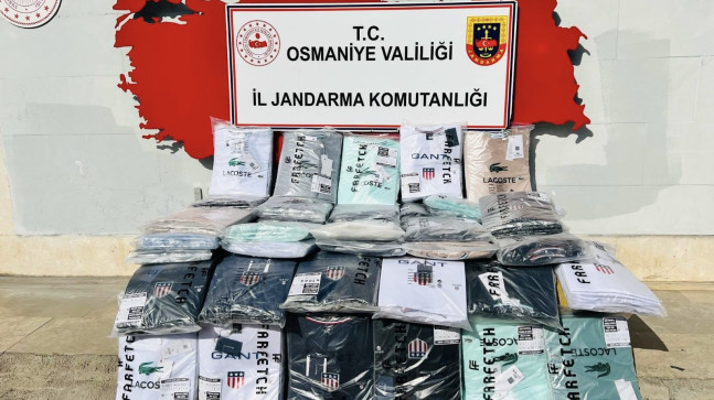“Osmaniye Toprakkale’de Durdurulan Araçtan 1042 Sahte Markalı Tişört Çıktı”