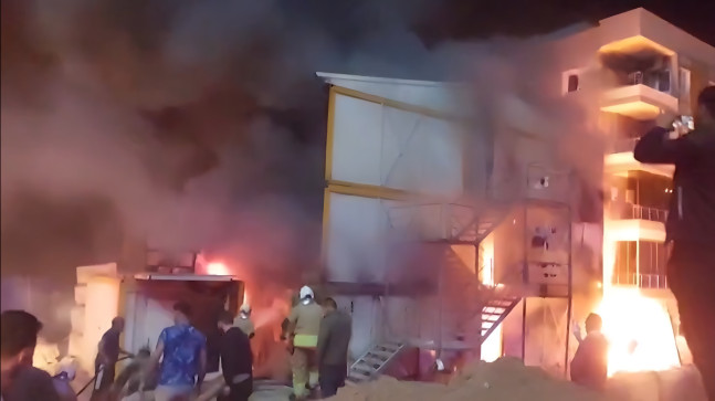 HATAY İSKENDERUN’DA ŞANTİYEDE KONTEYNER YANGINI: 2 İŞÇİ YARALANDI