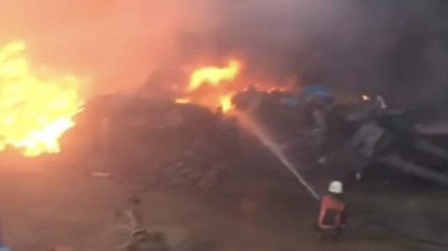 Hatay’da geri dönüşüm fabrikasında çıkan yangın söndürüldü