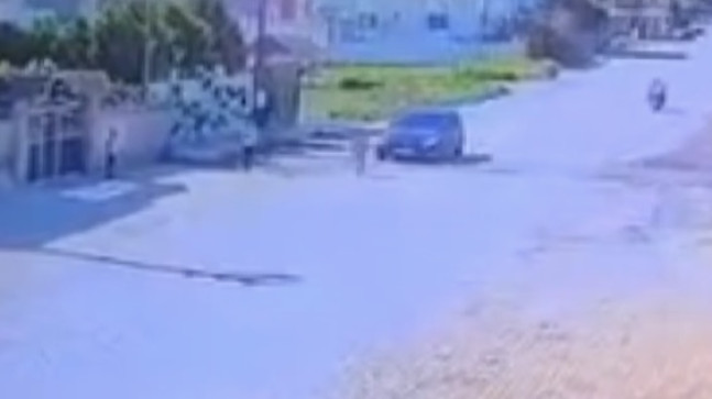 Hatay’da yolda top oynayan çocuğa otomobil çarptı