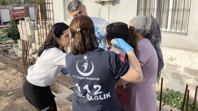 Hatay’da koluna inşaat demiri batan çocuğu itfaiye kurtardı