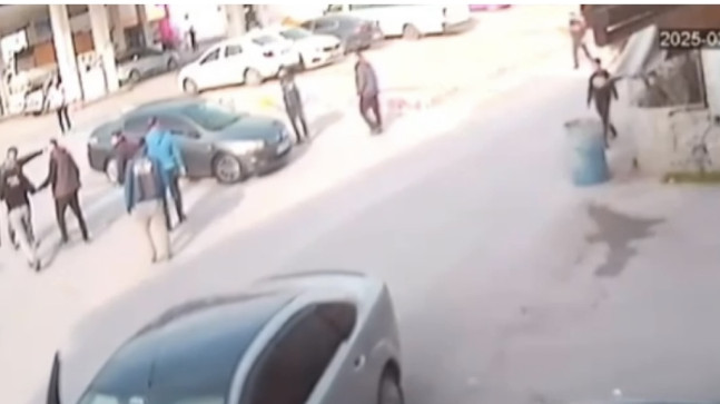 ADANA’DA TRAFİK KAZASI SONRASI ÇIKAN KAVGADA 1 KİŞİ ÖLDÜ, 2 KİŞİ YARALANDI