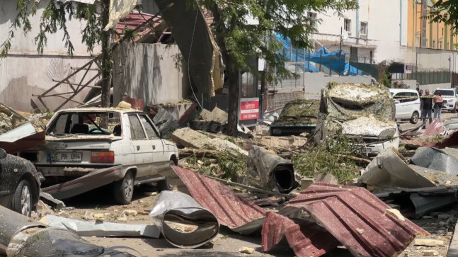 GAZİANTEP’TE BİR HALI FABRİKASININ BUHAR KAZANI PATLADI 7 İŞÇİ YARALANDI