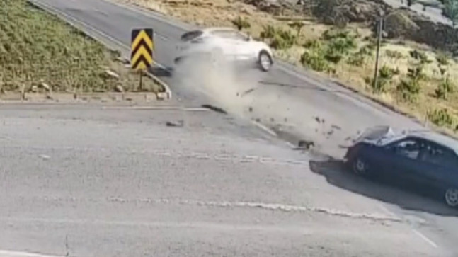 Gaziantep’te iki otomobilin çarpışması sonucu 5 kişi yaralandı