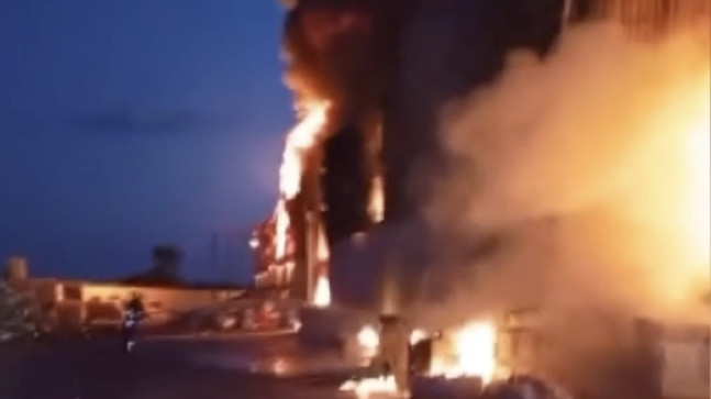 Adana’da geri dönüşüm tesisinde çıkan yangın kontrol altına alındı