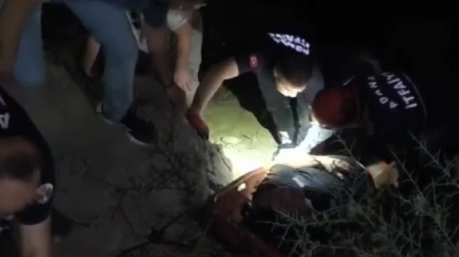 Adana’da uçuruma devrilen otomobildeki 3 kişi yaralandı