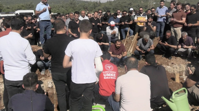 Gaziantep’te trafik kazasında ölen anne ve 2 çocuğu defnedildi