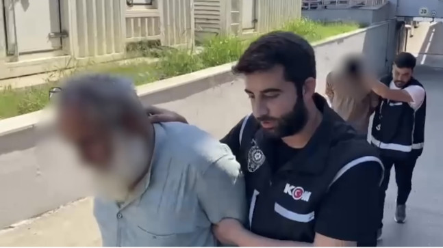 Adana’da gümrük kaçağı 19 bin 900 elektronik sigara likidi ve 14 bin 100 paket sigara ele geçirildi, 2 şüpheli tutuklandı