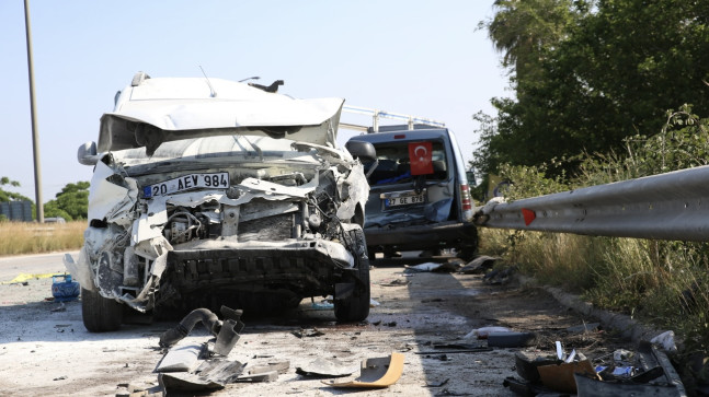 Hatay’da 4 aracın karıştığı zincirleme trafik kazasında 1 kişi öldü, 10 kişi yaralandı