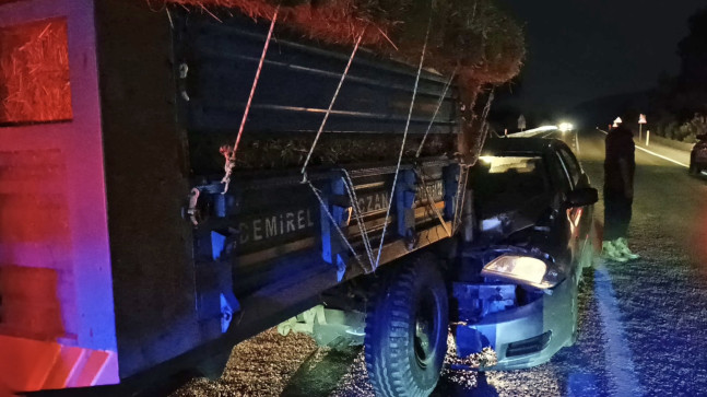 Adana’da traktöre çarpan otomobilin sürücüsü yaralandı