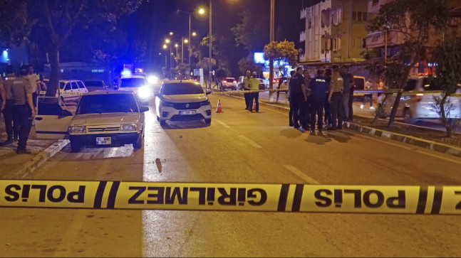 ADANA’DA OTOMOBİLİNDE SİLAHLI SALDIRIYA UĞRAYAN KİŞİ HAYATINI KAYBETTİ