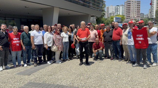 ADANA’DA ÇUKUROVA BELEDİYESİNDE BAZI İŞÇİLER EYLEM YAPTI