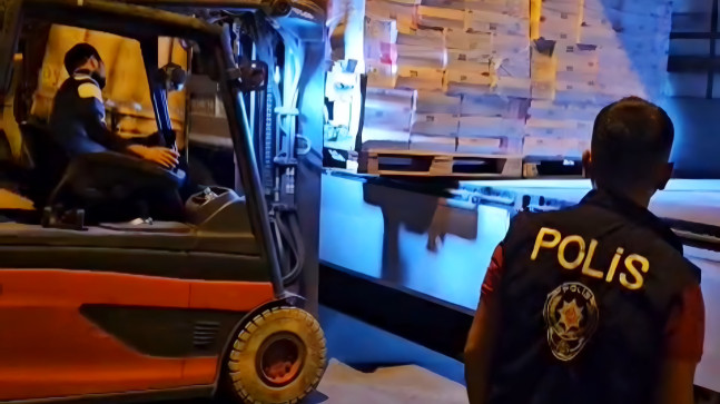 MERSİN’DE NAKLİYE DOLANDIRICILIĞI İDDİASIYLA YAKALANAN 4 ZANLIDAN 2’Sİ TUTUKLANDI…