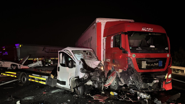 Adana’da 4 aracın karıştığı zincirleme trafik kazasında 8 kişi yaralandı