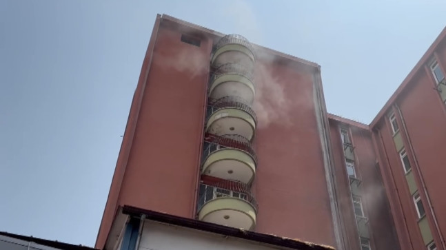 Mersin’de eski hastane binasında çıkan yangının çıkış nedeni araştırılıyor