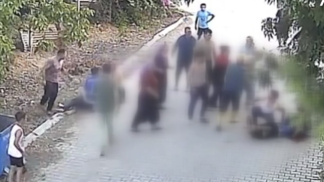 ADANA’DA TÜFEKLE OĞULLARINDAN BİRİNİ ÖLDÜRÜP DİĞERİNİ AĞIR YARALAYAN BABA TUTUKLANDI