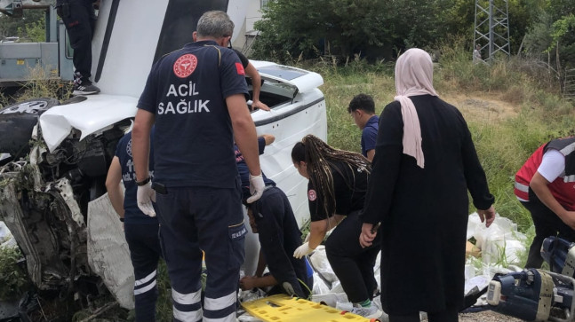 Osmaniye’de otomobil ile hafif ticari araç çarpıştı, 1 kişi öldü, 1 kişi yaralandı