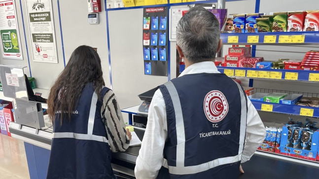 Mersin’de İl Ticaret Müdürlüğü ekipleri, market, kafe ve restoranlarda fiyat, etiket ve menü denetimi yaptı