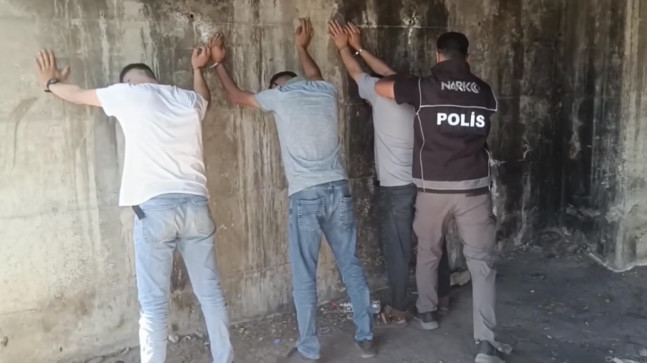 Adana polisinden metruk binalarda uyuşturucu denetimi