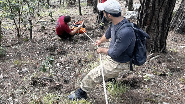 MERSİN’DE KAYALIKLARDAN DÜŞEN KİŞİ 4 SAATLİK OPERASYONLA KURTARILDI