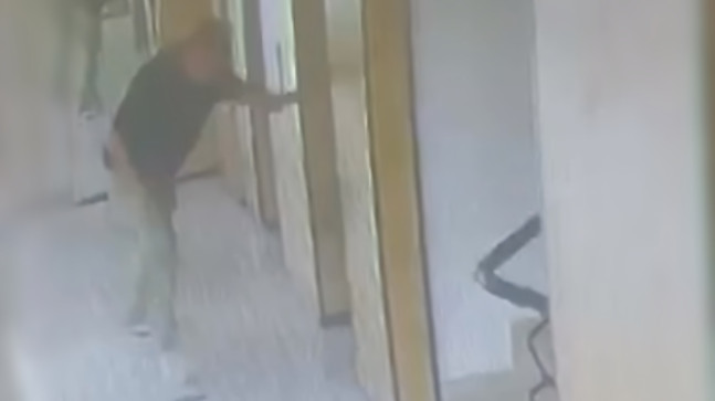 MERSİN’DE DÜŞEN ASÖRDEKİ KADIN HAYATINI KAYBETTİ, ONU KURTARMAYA ÇALIŞAN EŞİNİNDE AYAĞI YARALANDI