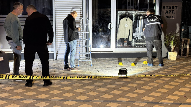 ADANA’DA İŞ YERİNE EL YAPIMI PATLAYICI ATILDI…