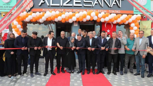 ALİZE SANAT AKADEMİSİ MUHTEŞEM BİR TÖRENLE ADANA SARIÇAM’DA AÇILDI