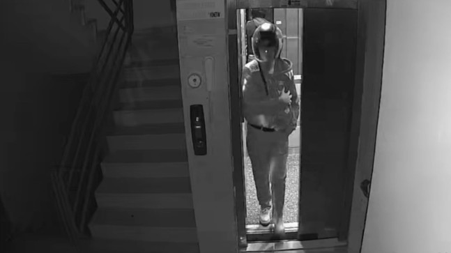 Adana’da kask takarak girdiği apartmanın damındaki kuşları çalan zanlı yakalandı