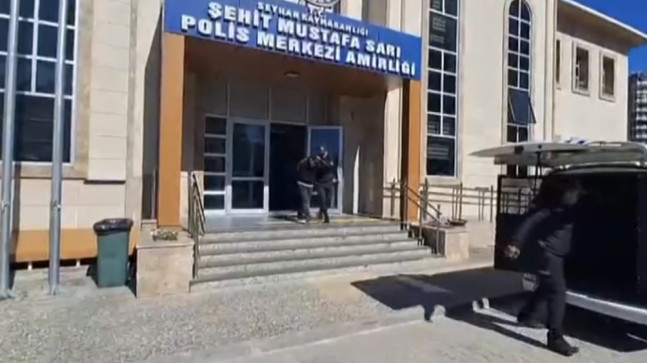 Adana’da tartıştığı sürücünün aracına zarar veren zanlı ve arkadaşı tutuklandı