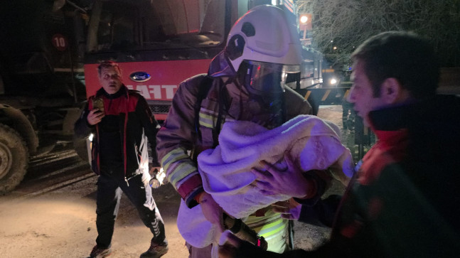 Hatay’da 5 katlı binada çıkan yangında mahsur kalan 30 kişi kurtarıldı