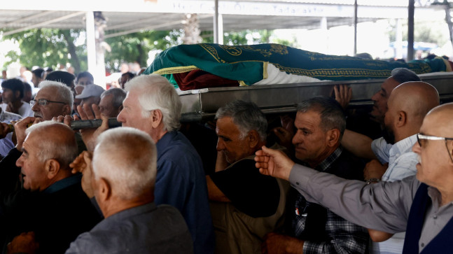 Mersin’de akaryakıt depolama tesisindeki patlamada hayatını kaybeden çalışanın cenazesi defnedildi