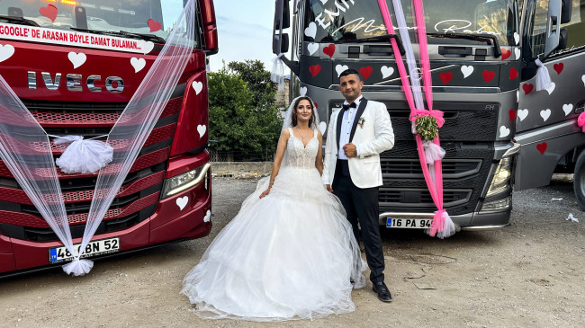 ADANALI TIR ŞOFÖRÜ MESLEKTAŞININ TIRINI GELİN ARABASI YAPTI