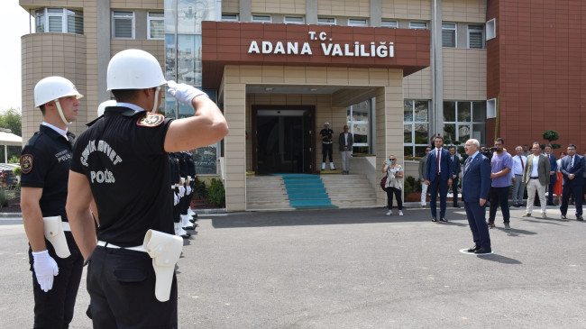 VALİLER KARARNAMESİ İLE ADANA VALİLİĞİNE ATANAN YAVUZ SELİM KÖŞGER, GÖREVİNE BAŞLADI