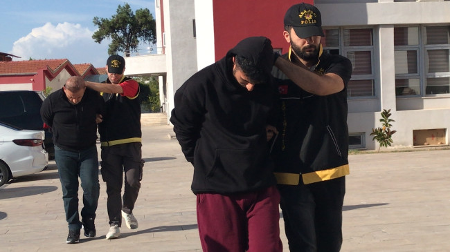 ADANA’DA ALACAK MESELESİ NEDENİYLE KAVGA ETTİĞİ İKİ KUZENİNDEN BİRİNİ POMPALI TÜFEKLE ÖLDÜRDÜ, DİĞERİNİDE YARALADI