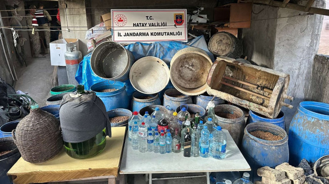 HATAY’DA SAHTE İÇKİ OPERASYONUNDA 1 ŞÜPHELİ YAKALANDI